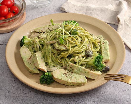 羅勒青醬嫩雞義大利麵